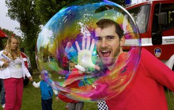 Kouzelník a moderátor Martin v bublině