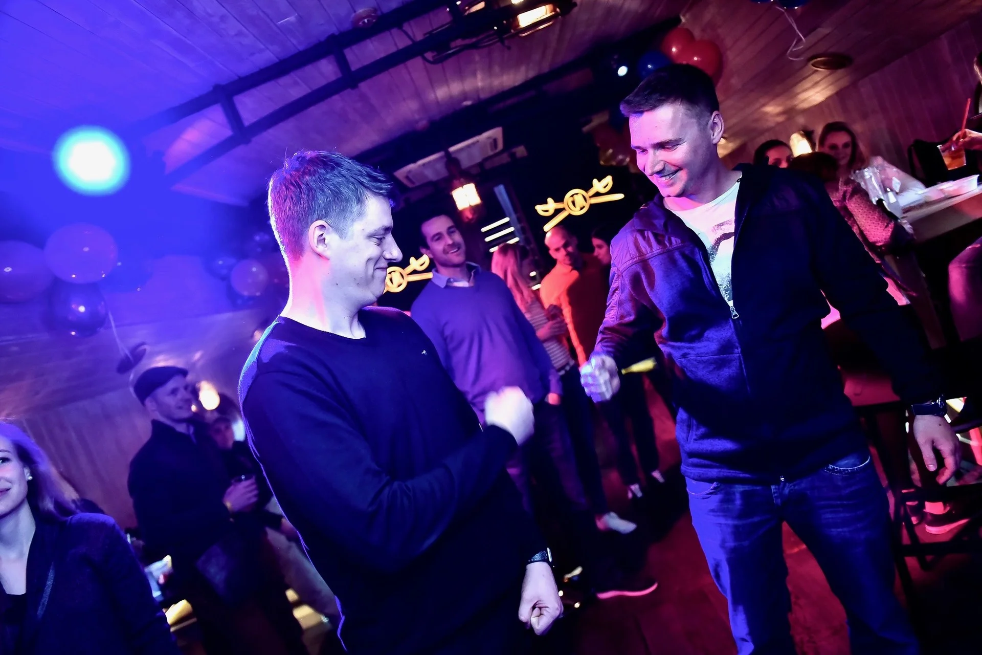 Oslava 30. narozenin, Pavel, Jaromír a spousta přátel. Loď Captain Morgan, Praha