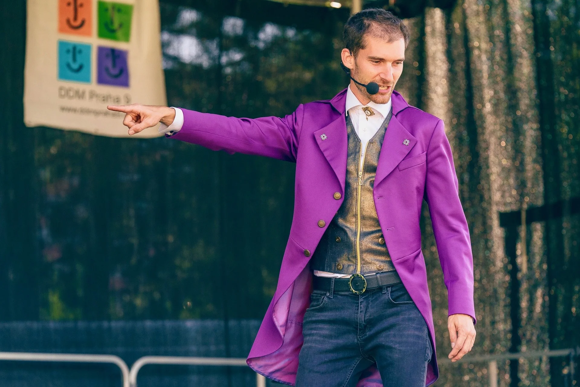 Park Přátelství, dětská akce, Prosek, Praha 9. Kouzelník a zábava pro děti