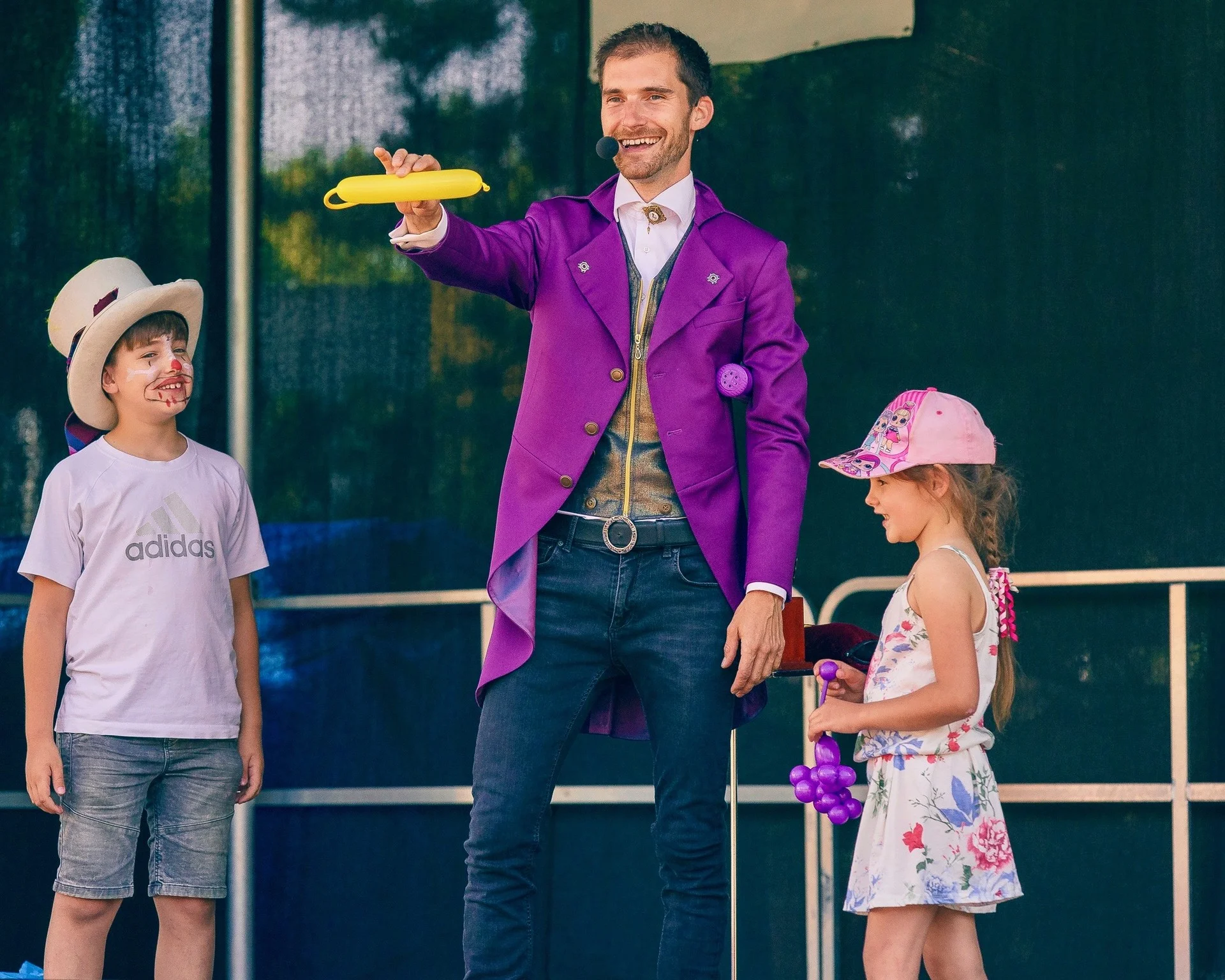 Park Přátelství, dětská akce, Prosek, Praha 9. Kouzelník a zábava pro děti