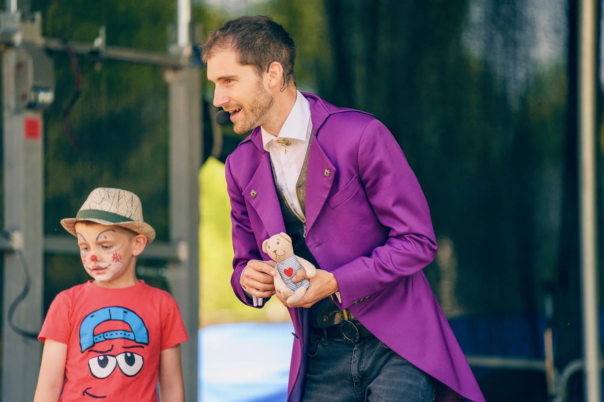 Park Přátelství, dětská akce, Prosek, Praha 9. Kouzelník a zábava pro děti