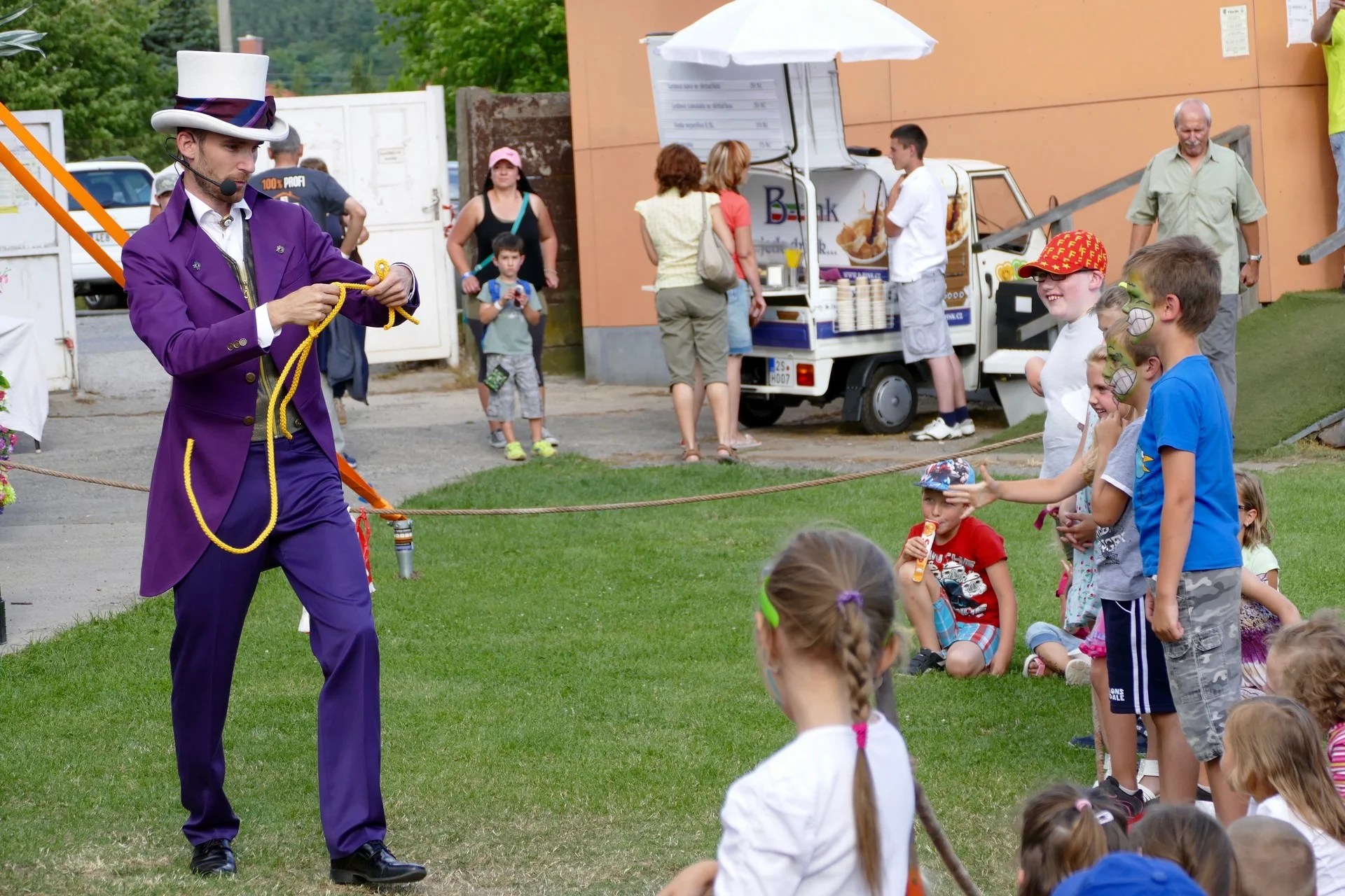 Hýskov, Arabelateam a kouzelník Martin