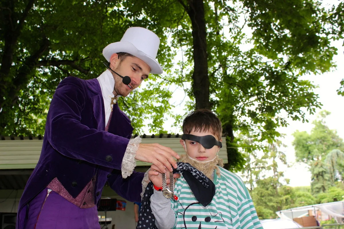 Libědice - Kouzelník Martin kouzlí pro děti na Slavnostech města.