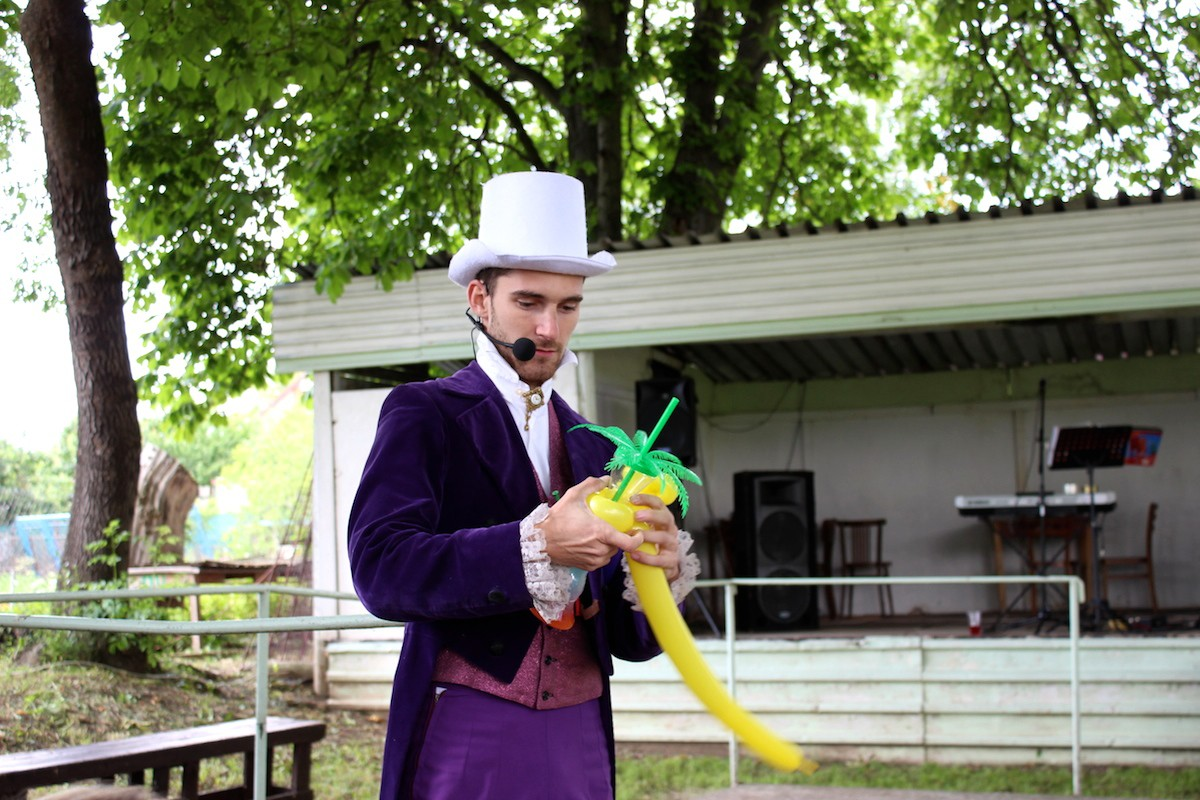 Libědice - Kouzelník Martin kouzlí pro děti na Slavnostech města.