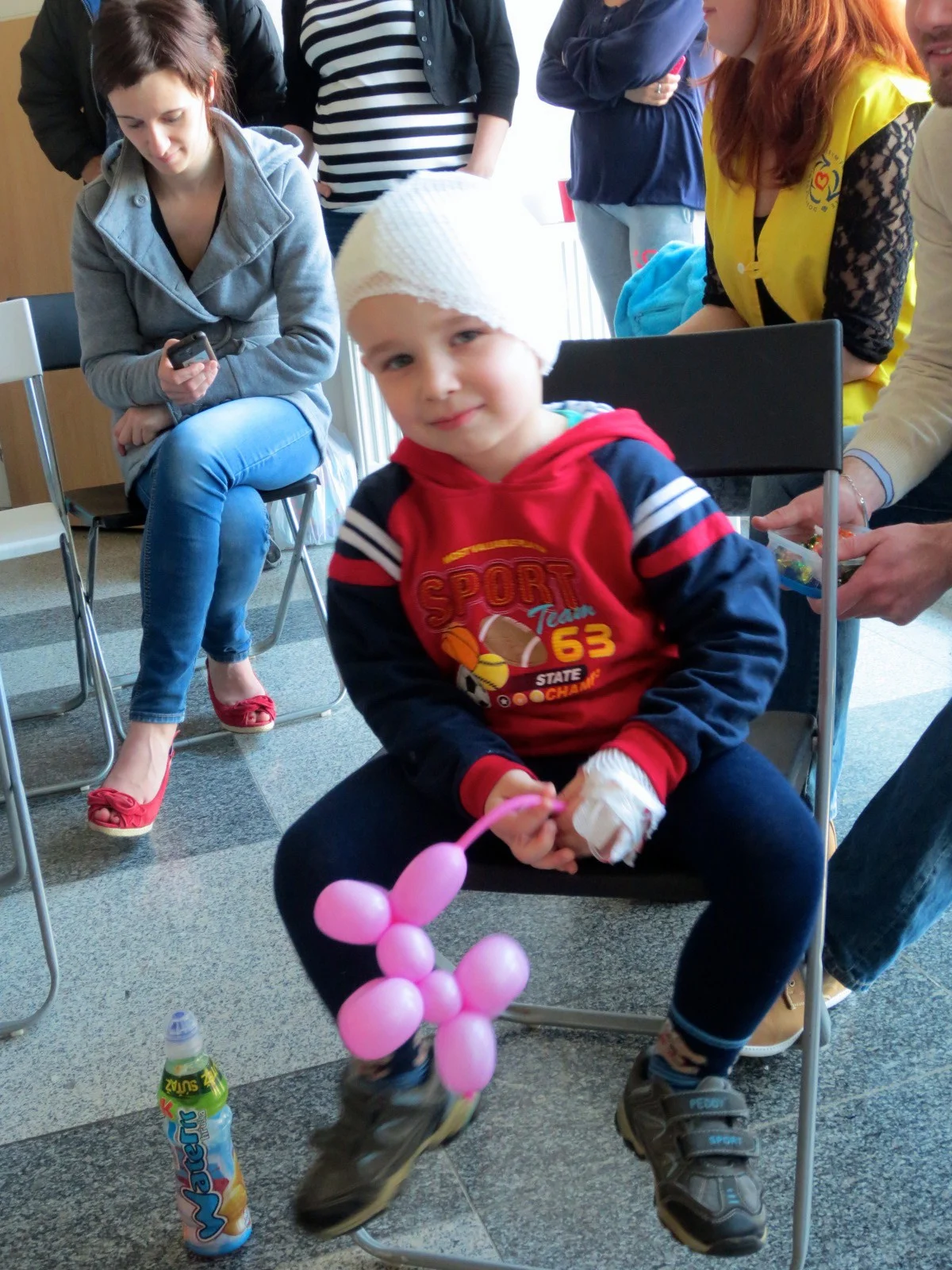 FN Motol - kouzelník Martin kouzlí pro děti z dětského oddělení