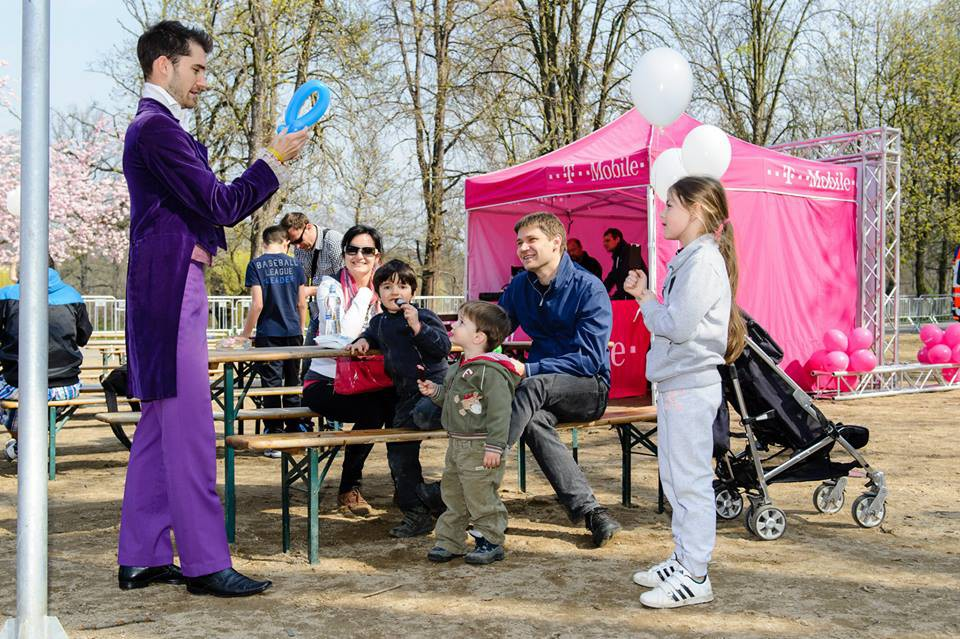 T-Mobile, modelování zvířátek z balónků