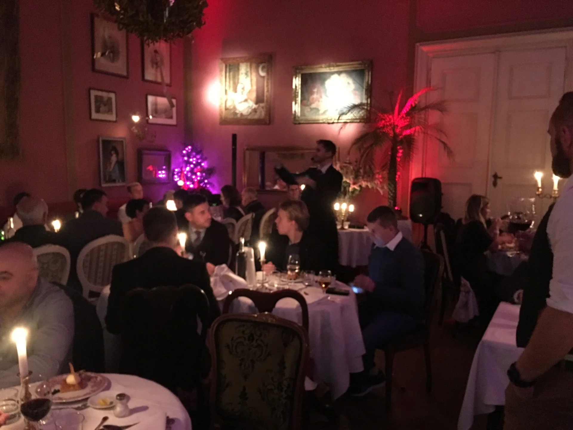 AMB Ford Praha, Pálffy palác a zábava na večírku.