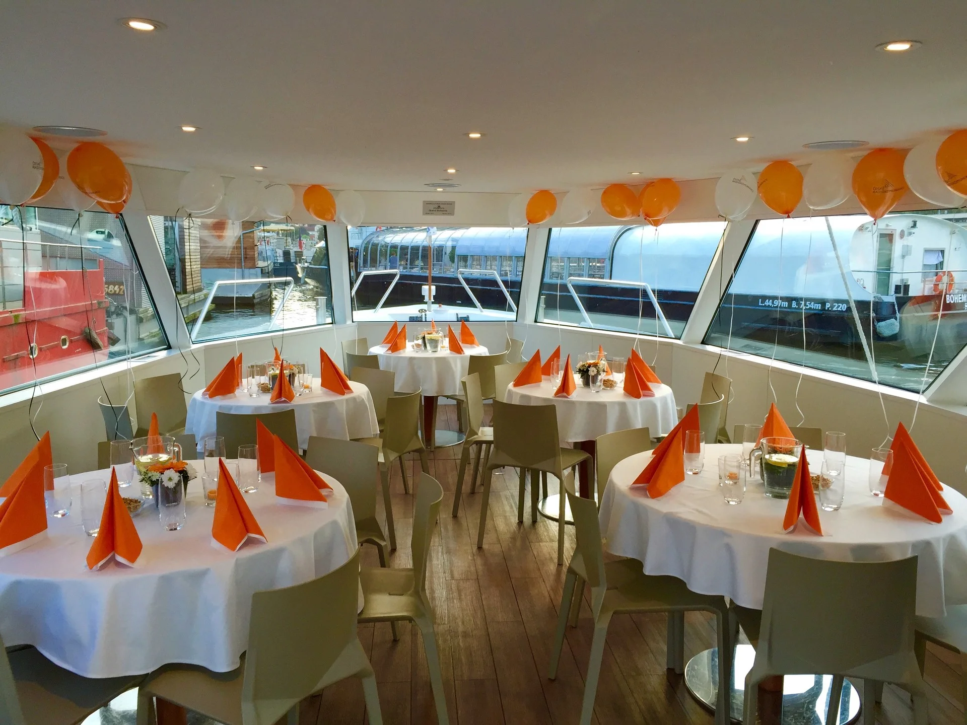 České Radiokomunikace a. s., moderátor akce