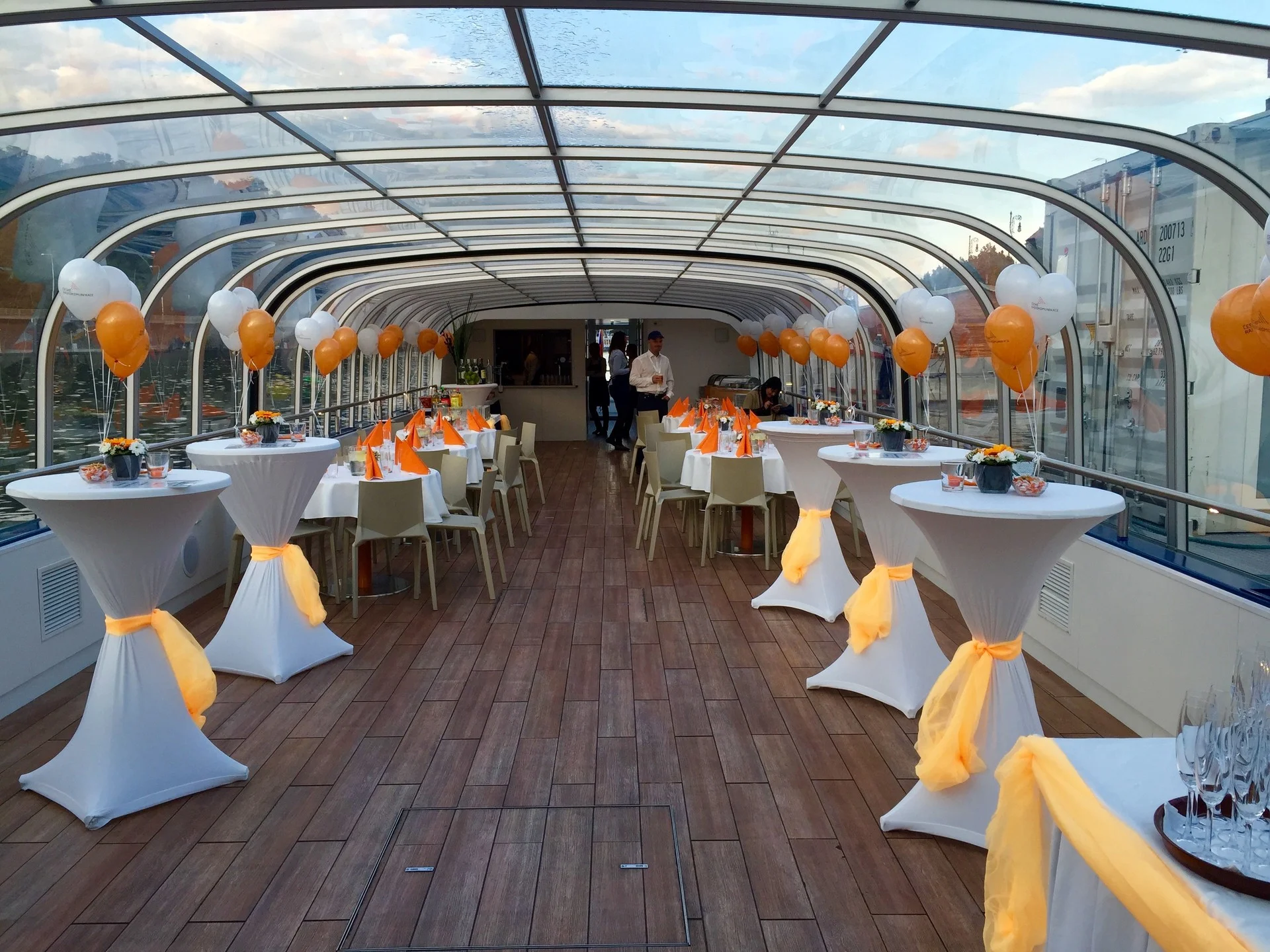 České Radiokomunikace a. s., moderátor akce