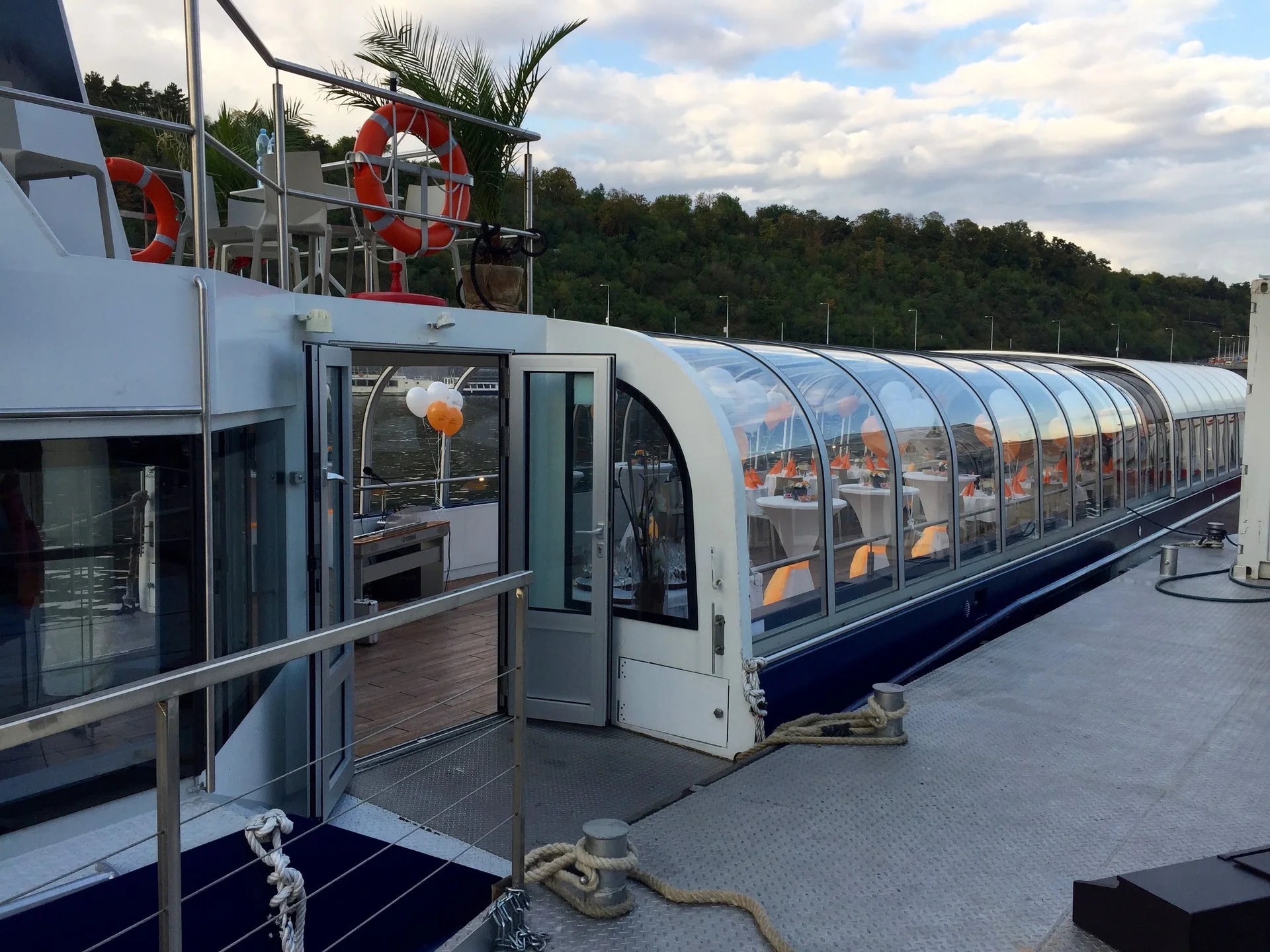 České Radiokomunikace a. s., moderátor akce