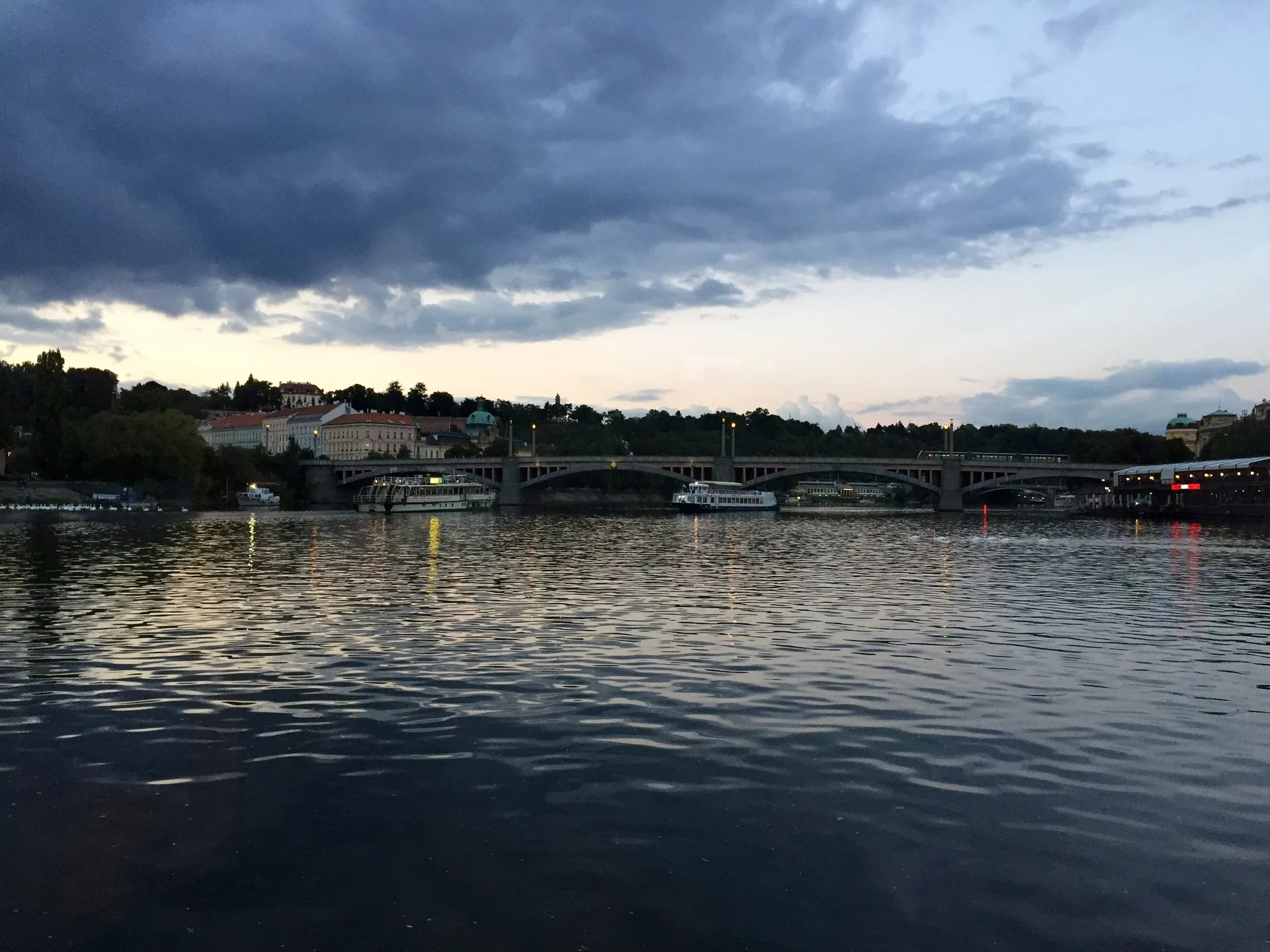 České Radiokomunikace a. s., moderátor akce