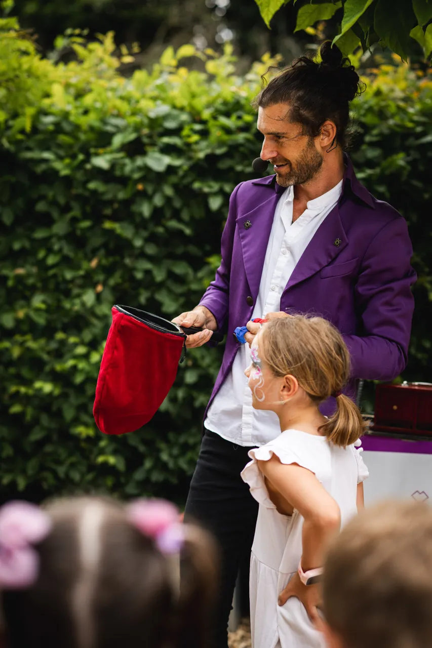 atmosféra dětské akce v přírodním prostředí restaurace