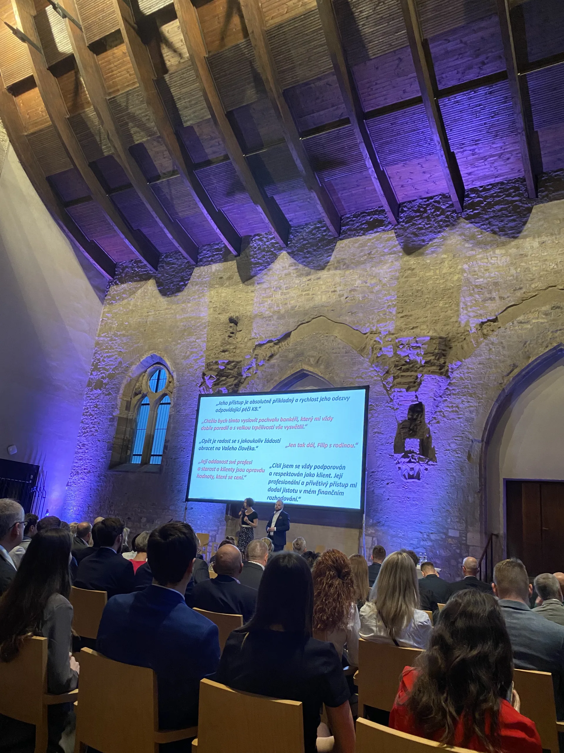 kouzelnik-vip-akce-kb-pojistovna-iluze-na-jevisti