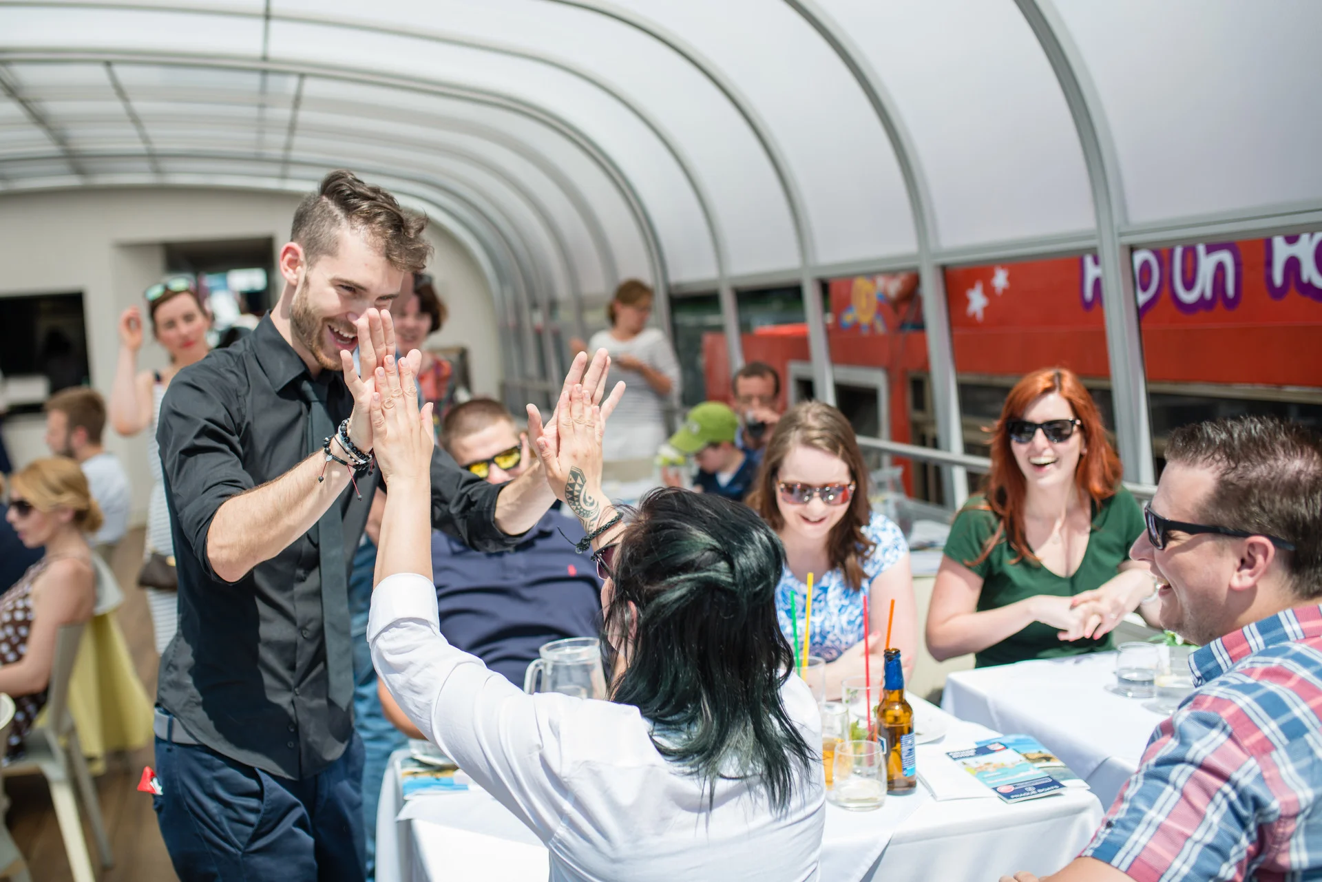 Bohemia Rhapsody, brunch na lodi, zábava a kouzelník Martin