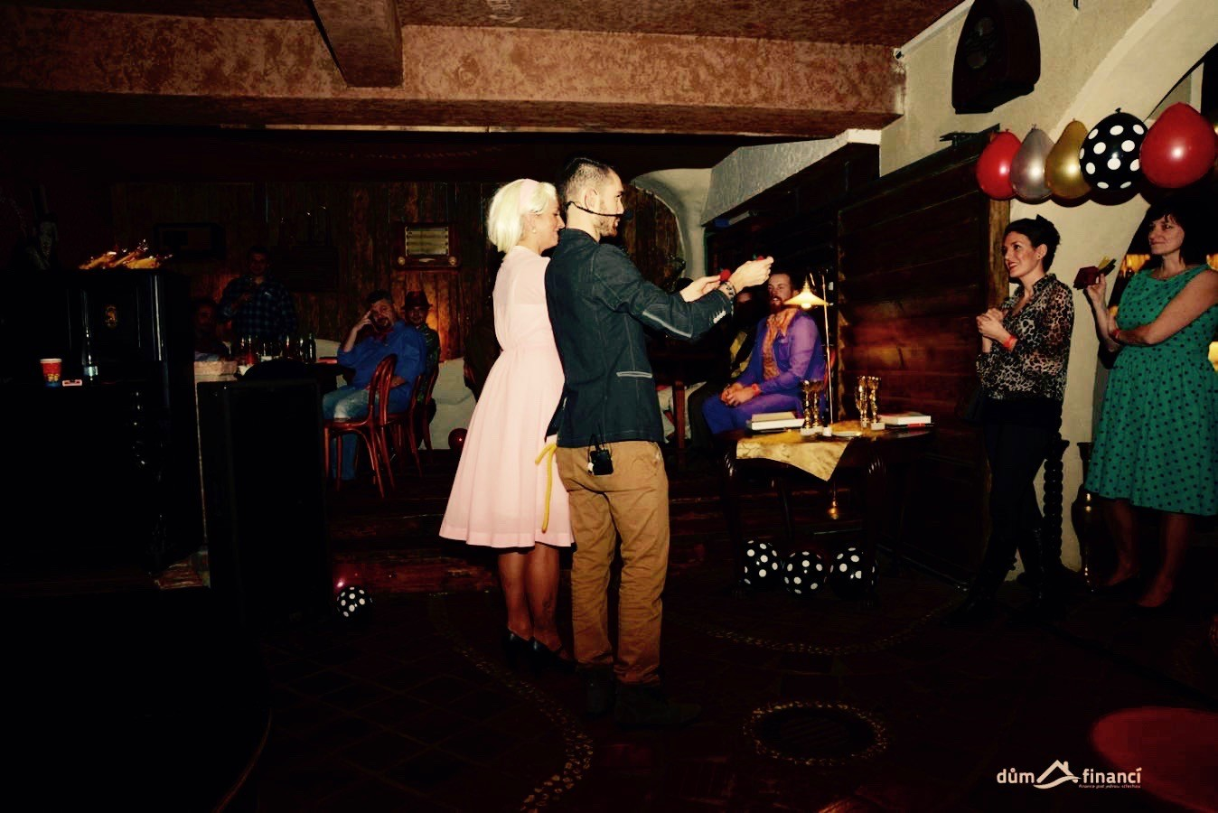 Dům financí, vánoční večírek a program v duchu kouzel.