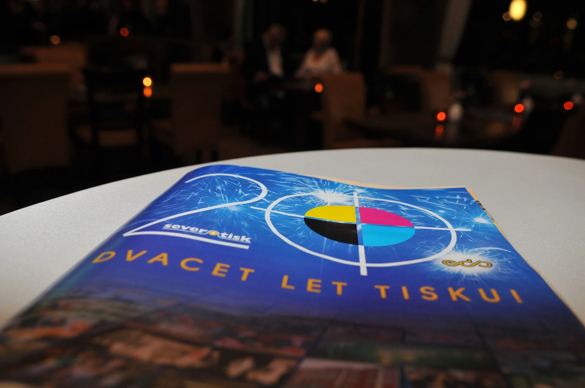 Severotisk, večírek v restauraci Mánes, součást programu- kouzelník