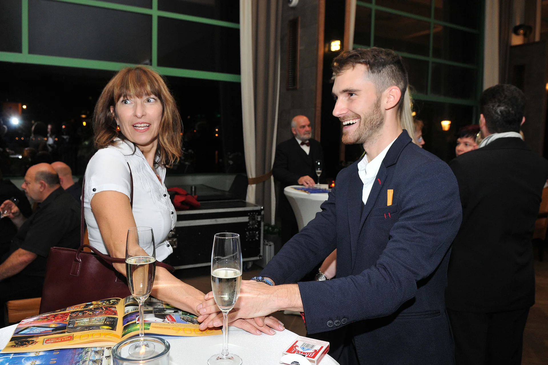 Severotisk, večírek v restauraci Mánes, součást programu- kouzelník