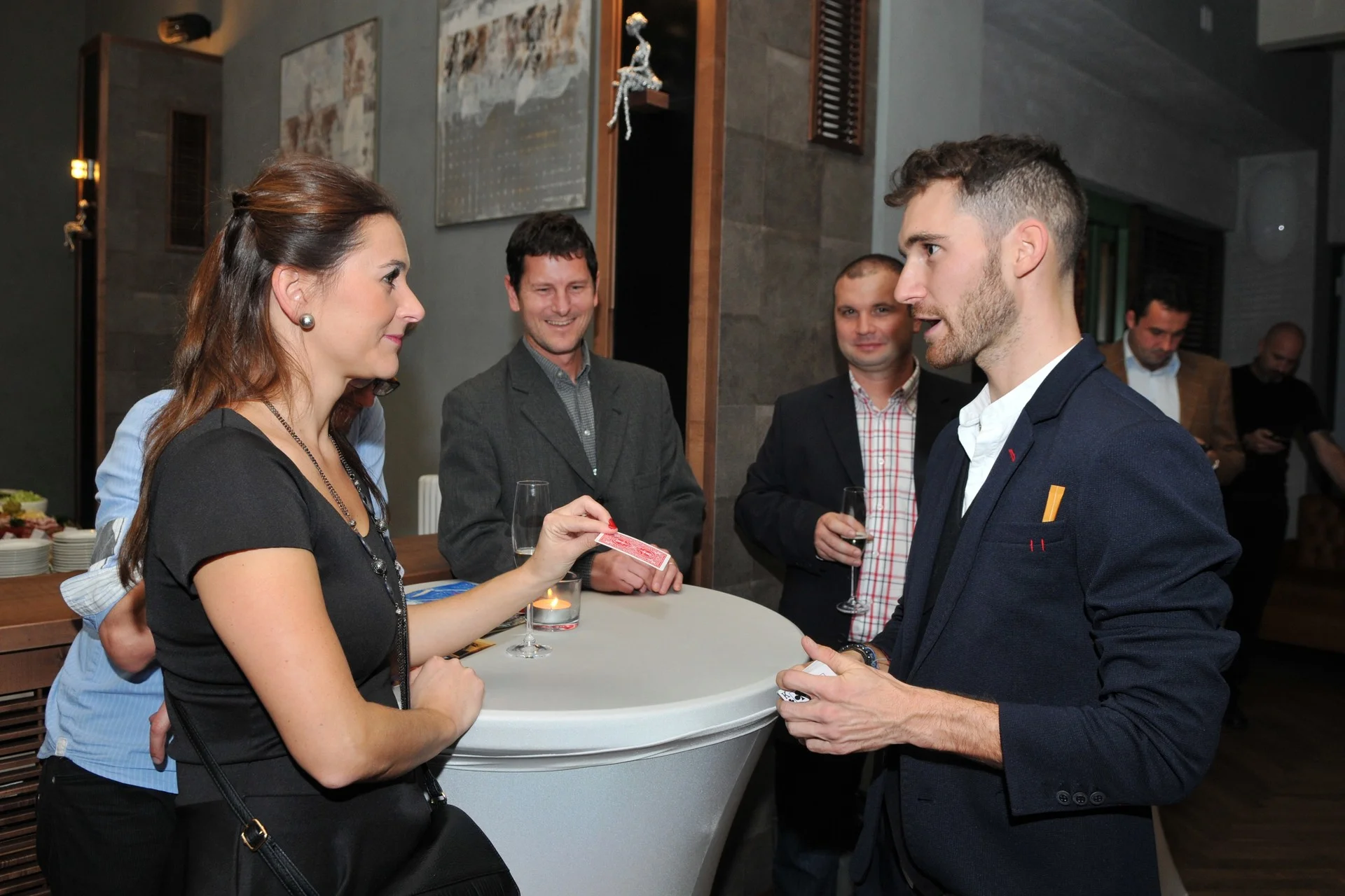 Severotisk, večírek v restauraci Mánes, součást programu- kouzelník