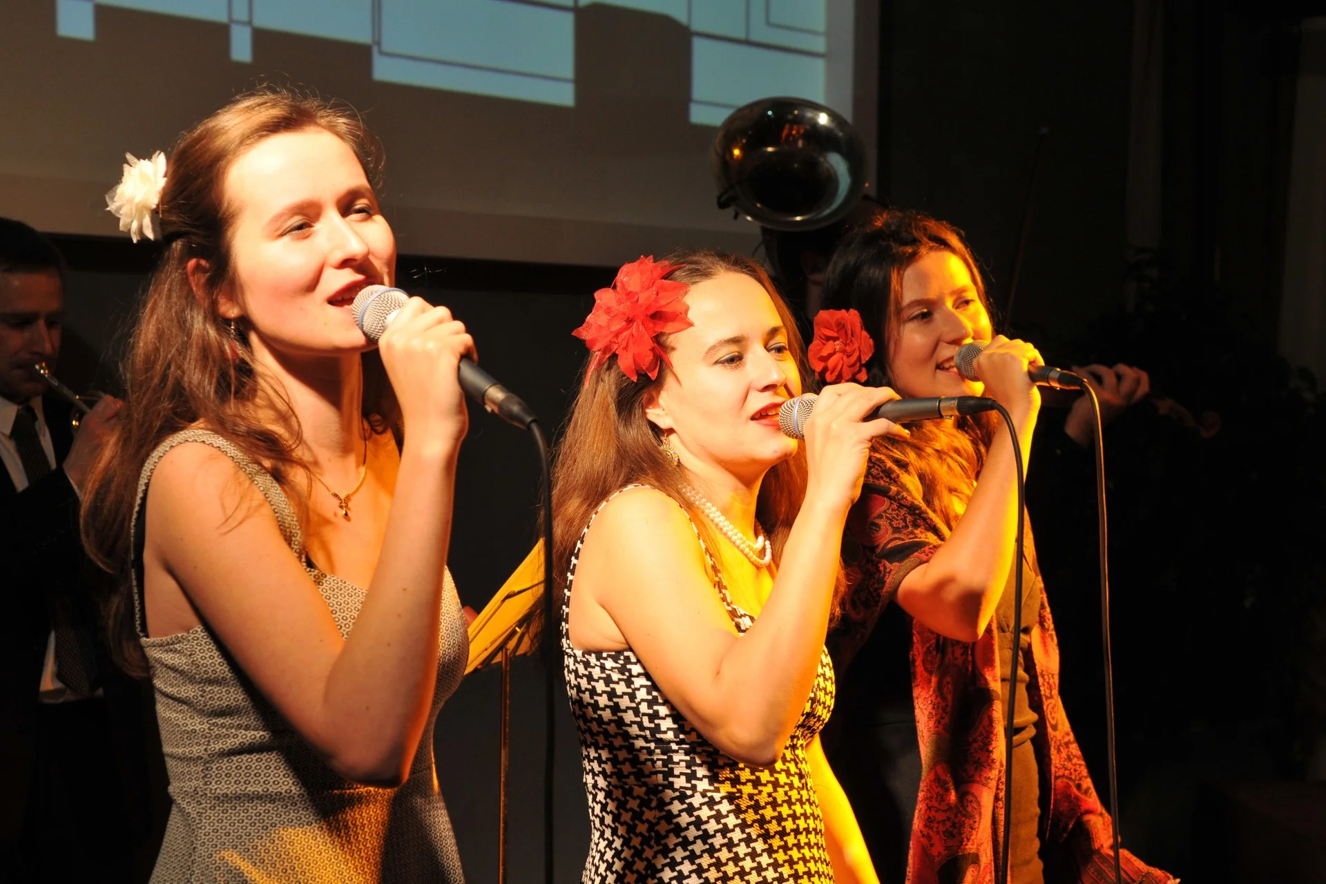 Severotisk, večírek v restauraci Mánes, součást programu- kouzelník