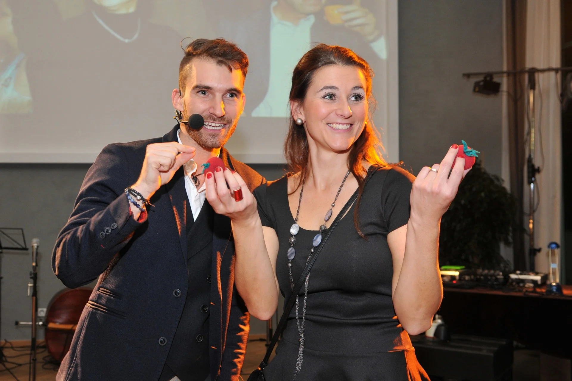 Severotisk, večírek v restauraci Mánes, součást programu- kouzelník