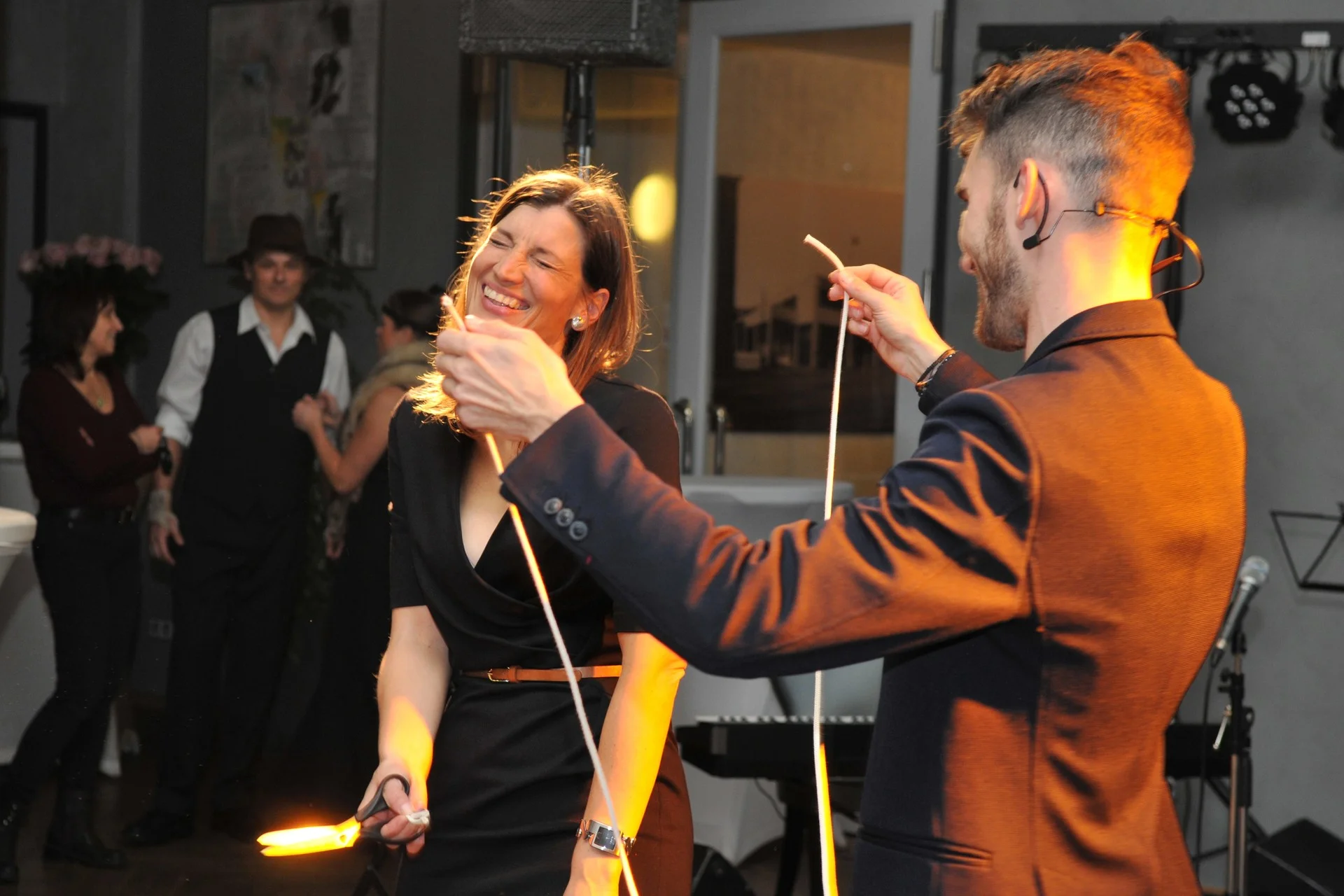 Severotisk, večírek v restauraci Mánes, součást programu- kouzelník