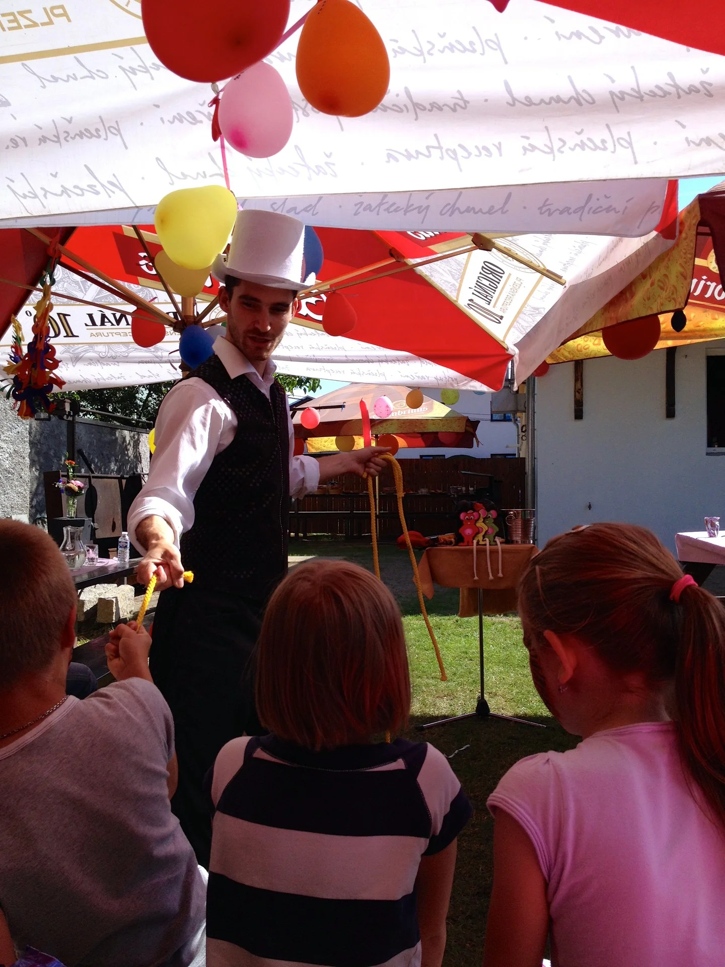 Narozeniny Cholupice, kouzelník Martin