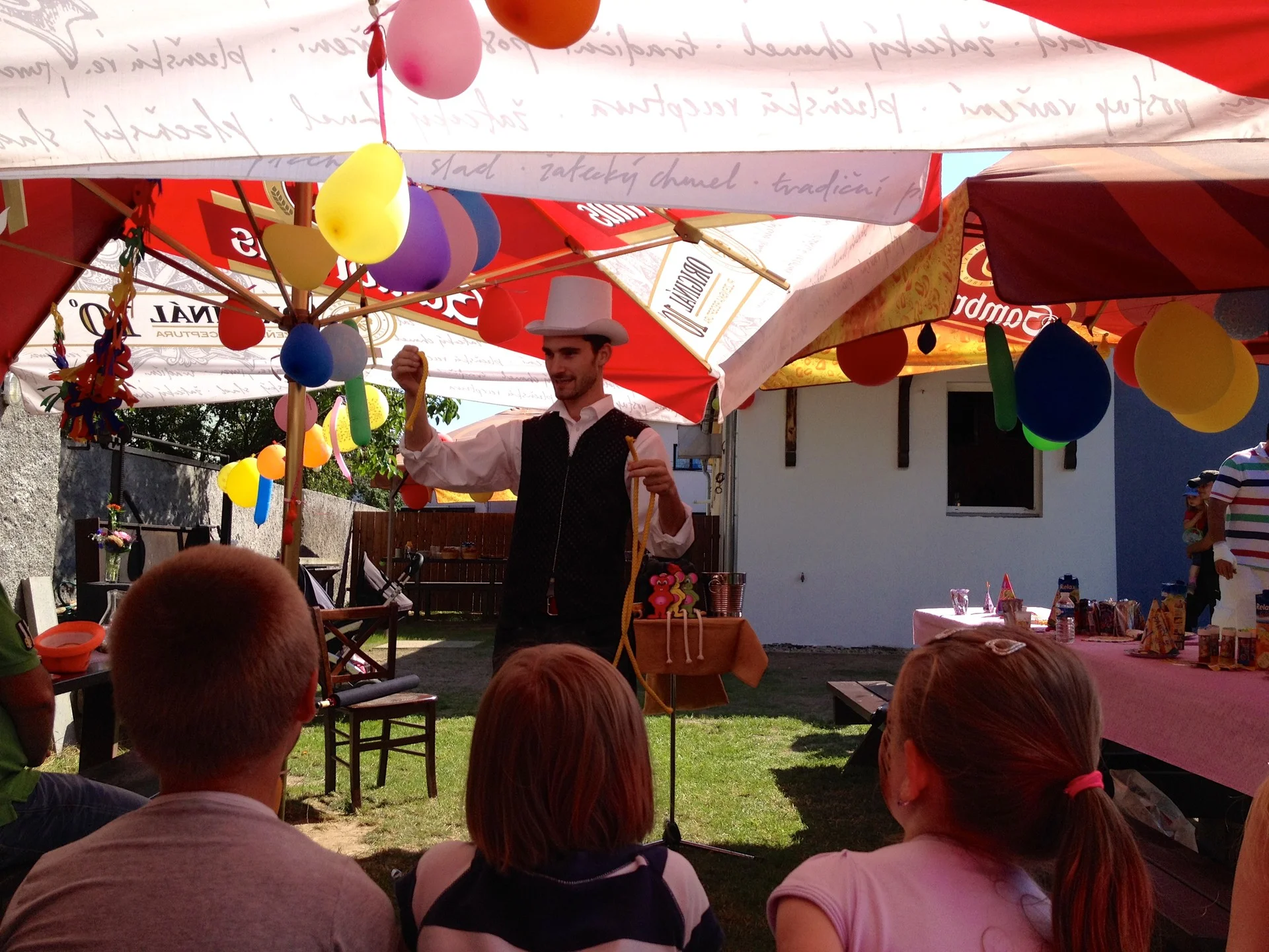 Narozeniny Cholupice, kouzelník Martin