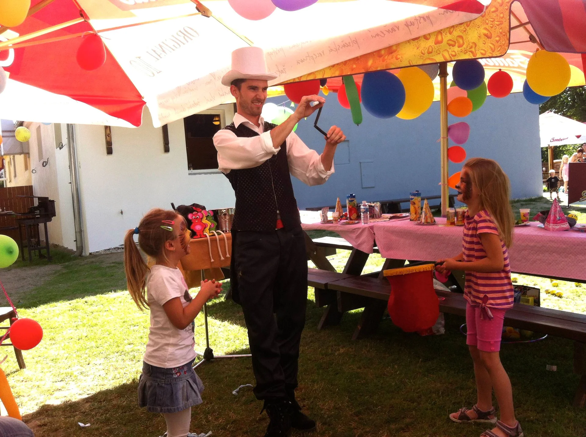 Narozeniny Cholupice, kouzelník Martin