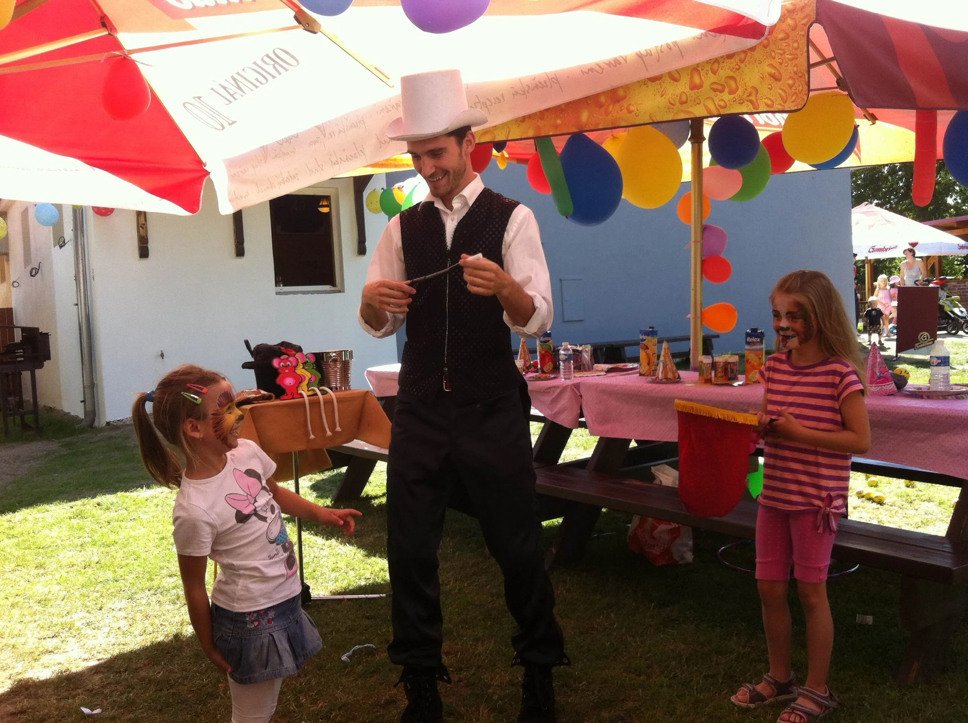 Narozeniny Cholupice, kouzelník Martin