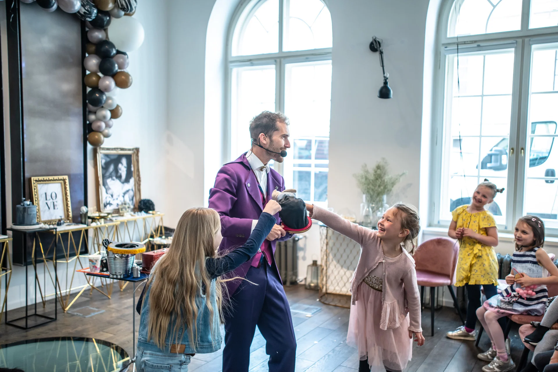 The Senses, oslava narozenin.