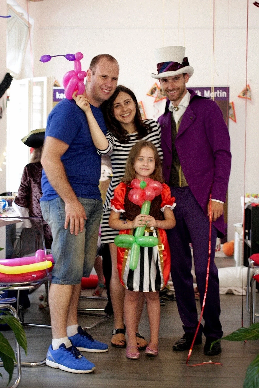 Kavárna Vivien, oslava narozenin, Sašenka, 7 let. Pozvánka na oslavu, kouzelník a pirátka.